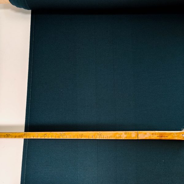 Tiivisti kudottu neitsytvillasekoite takkeihin - petrooli